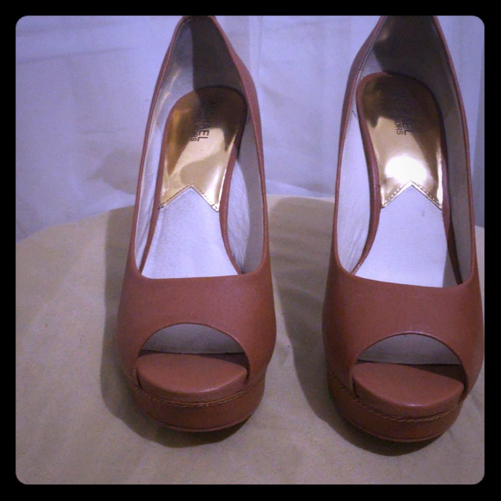 Michael Kors peep-toe pump